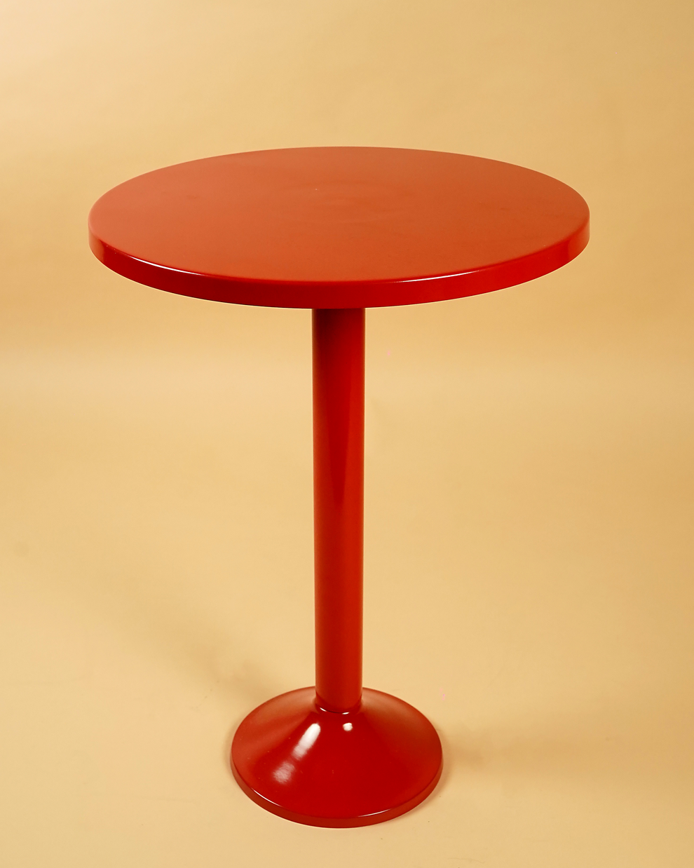 The Red Round Table – Cinco Livings